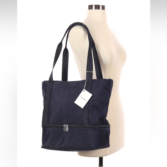 Lo & Sons Navy Travel Bag - Picture 2 of 11